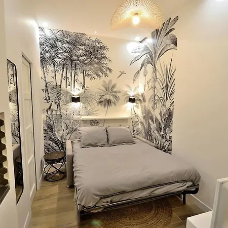Tiny Cosy Namastay In Trendy Canal St Martin Area *