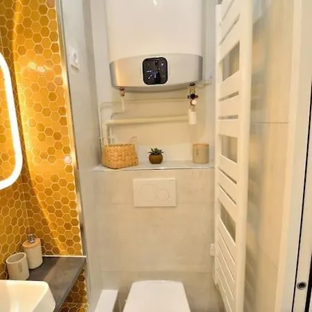 Tiny Cosy Namastay In Trendy Canal St Martin Area Apartment