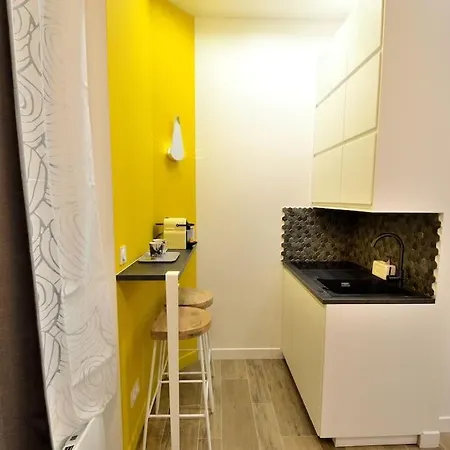 Tiny Cosy Namastay In Trendy Canal St Martin Area Apartment *